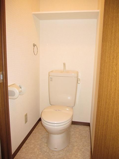 【トイレ】　※写真は同タイプ302号室のものです。