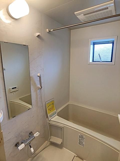 【バス】　浴室乾燥機付きバスルーム
