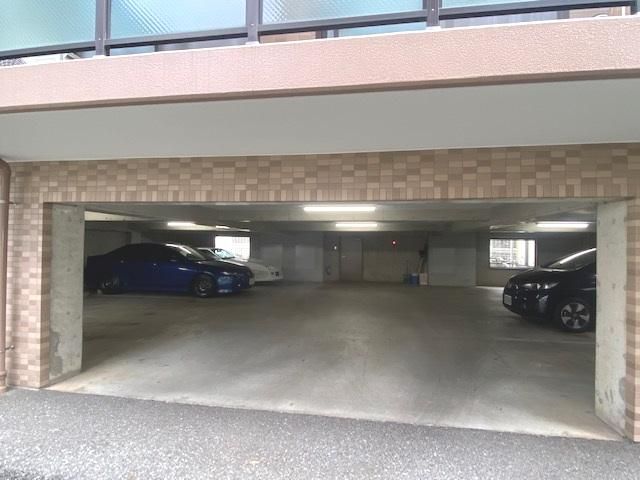 【駐車場】　屋根付き区画
