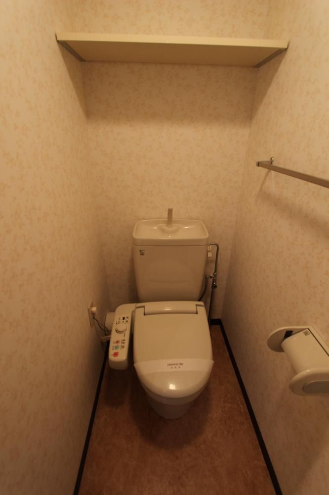 【トイレ】　※写真は同タイプ202号室のものです。