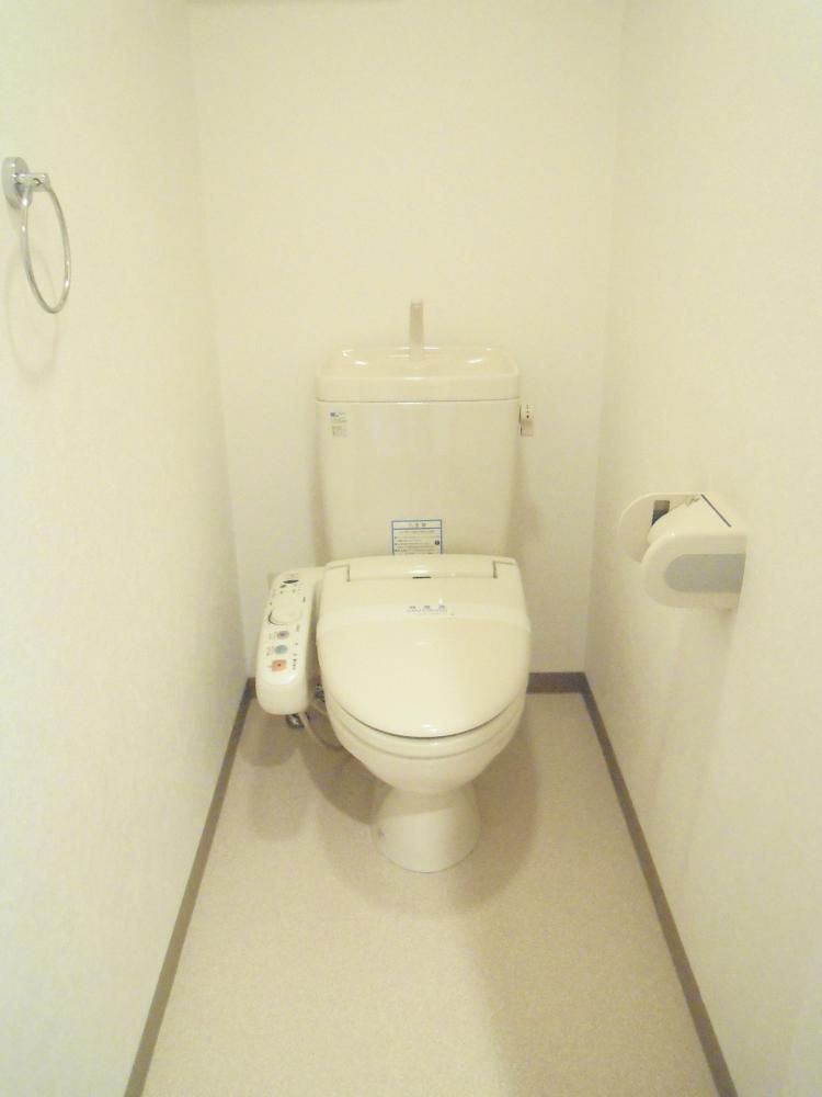 【トイレ】　同建物の別室写真です