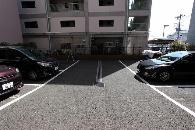 【駐車場】　平置駐車場　有料契約