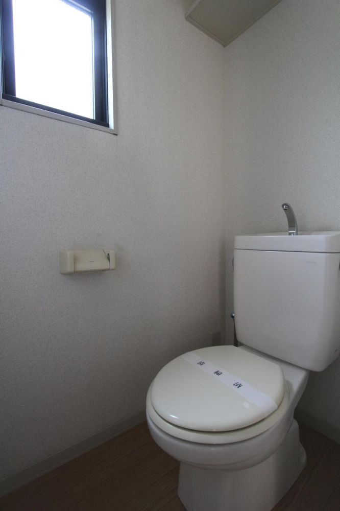 【トイレ】　同タイプ別室写真です