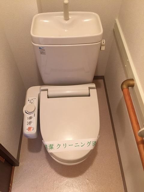 【トイレ】　※写真は同タイプ302号室のものです。
