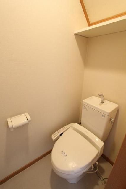 【トイレ】　※同タイプのお部屋の写真です。