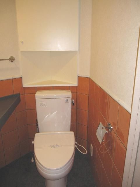 【トイレ】　写真は同タイプ別室暖